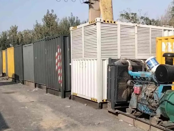 道里200KW柴油发电机机组每小时油耗是多少？